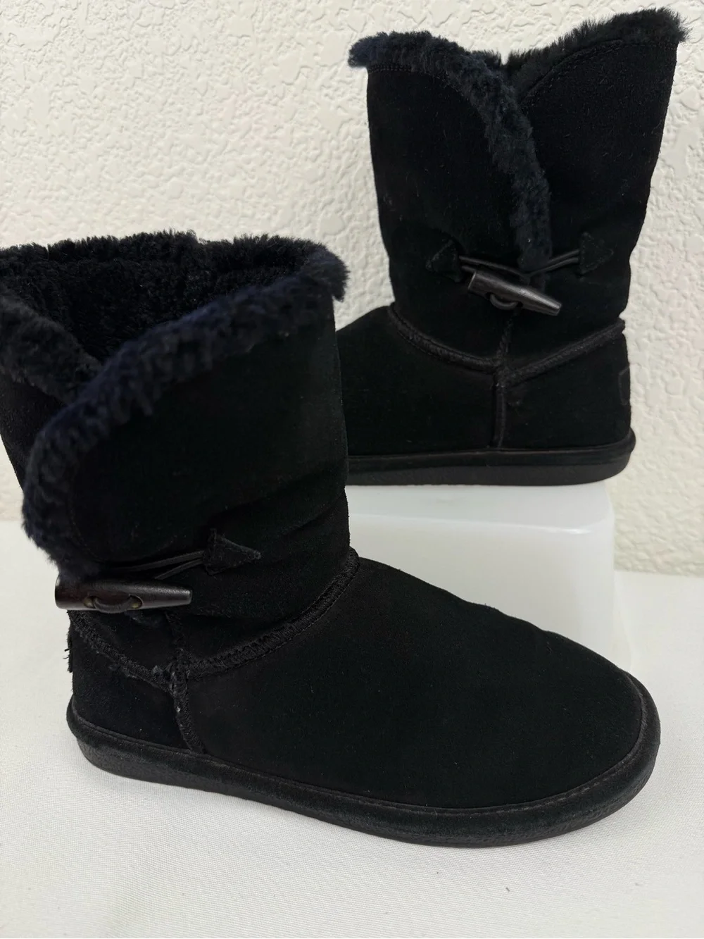 Bjorndal Joey | Black Leather Sheepskin Winter Boots | Toggle Cuff | Women's 6